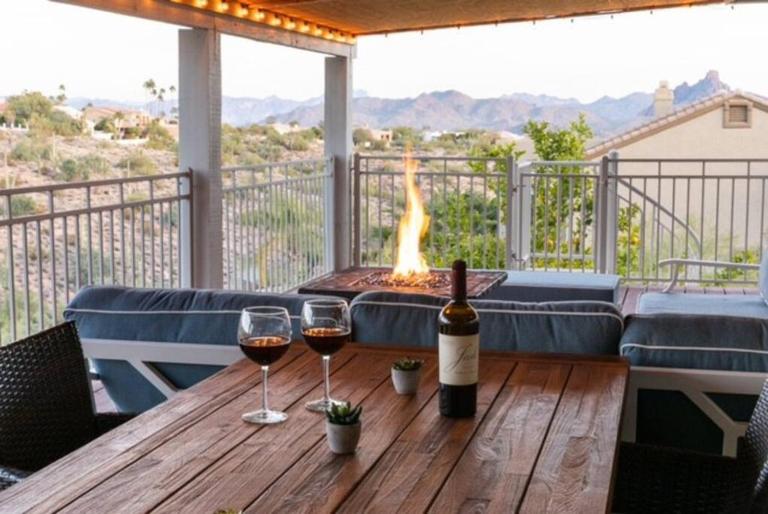 The Views, Heated pool and spacious home - Bed and Breakfast Fountain Hills