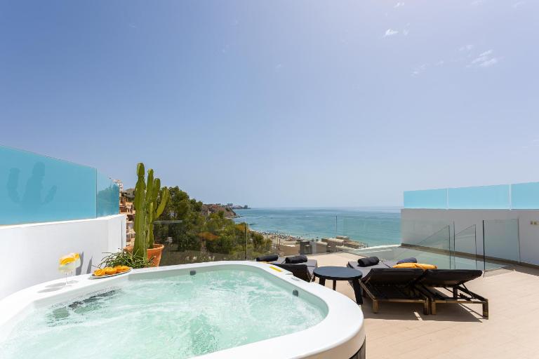 BEACH SEA VIEW WAVE HIGUERÓN Apartment - Penthouse Solarium with Jacuzzi - B&B Fuengirola