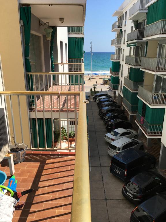 By the Beach and Train Station - B&B Calafell