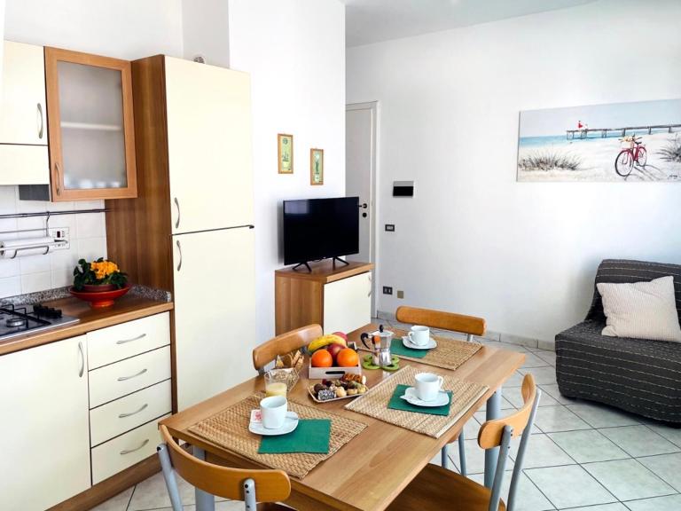 TRILOCALE CON SPAZIO ESTERNO 40 M DAL MARE (PT) - B&B San Vincenzo