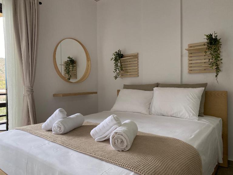 The Lemon Breeze Studio - B&B Tolón