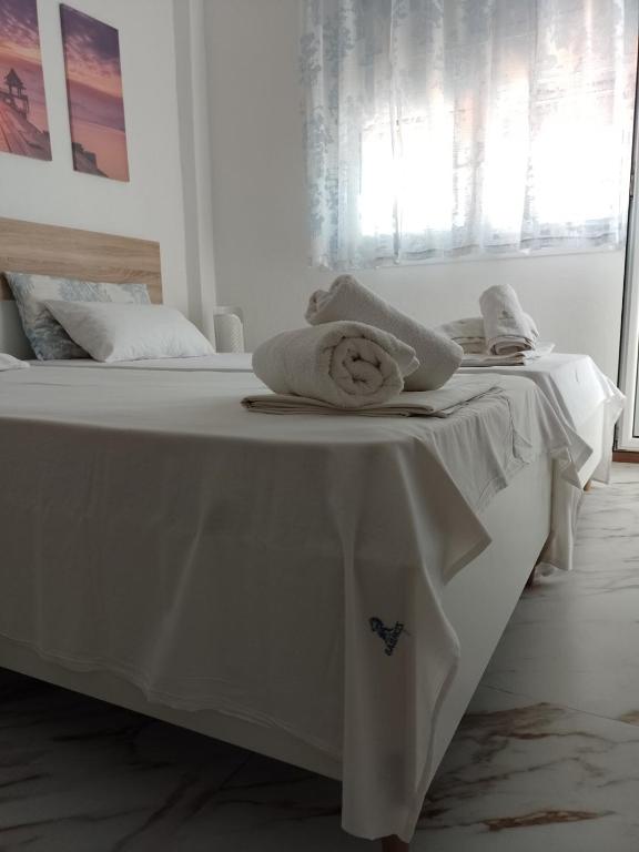 Ιόλη - B&B Flogita