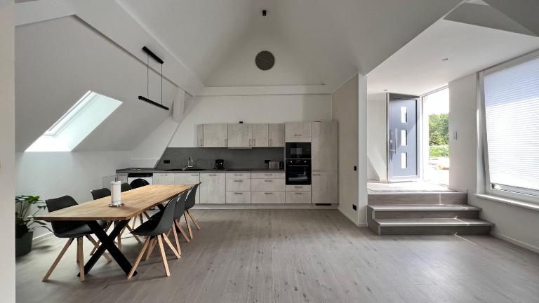 New Nomads Ferienwohnung am See - B&B Zossen