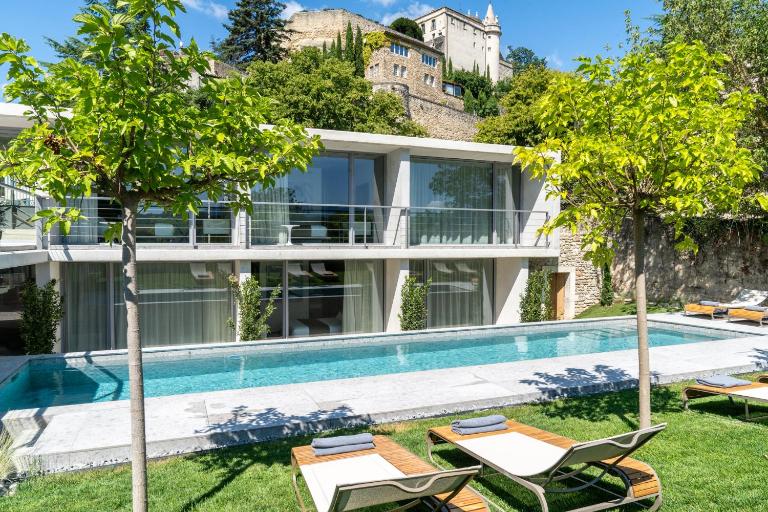Le Pavillon M, Piscine et Spa au pied du château, Petit-Déjeuner inclus, Parking privé - Ferienwohnung Grignan