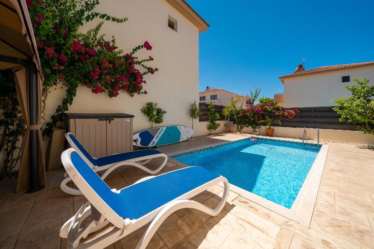 Anna-Maria 3 bedroom villa - B&B Paralímni