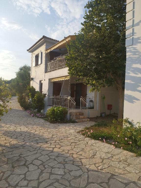 ΣΠΙΤΙ ΣΕ ΣΥΓΚΡΟΤΗΜΑ ΜΕ ΠΙΣΙΝΑ Mary's house - B&B Gialova