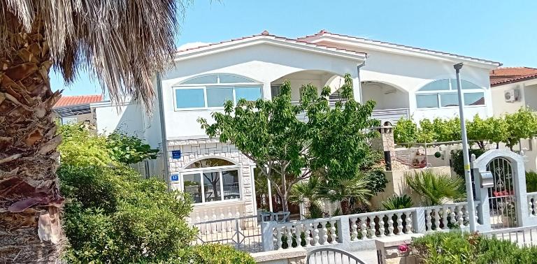 Apatmani Peternel - Bed and Breakfast Vir