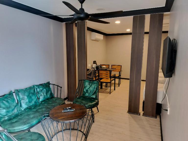 Perry Barr La Ganta Residence - B&B Temerluh