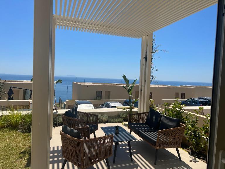 3M Villa, Green Coast Resort, Optional-Personal Buggy available - Bed and Breakfast Palasë