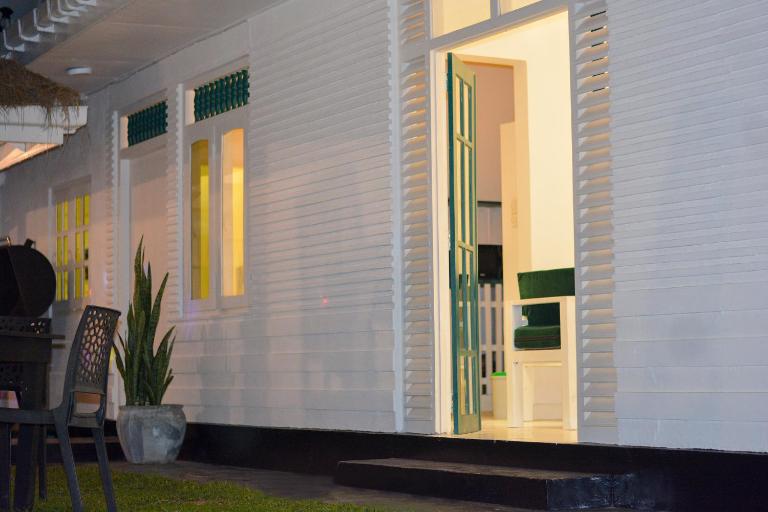Cozzy White Villa - Chambres d'hôtes Unawatuna