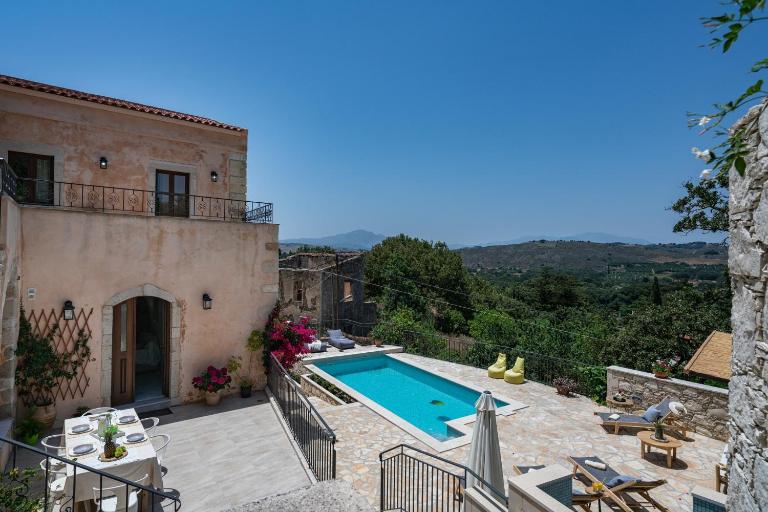 Butterfly, a historical villa with pool & hot tub! - B&B Arménoi
