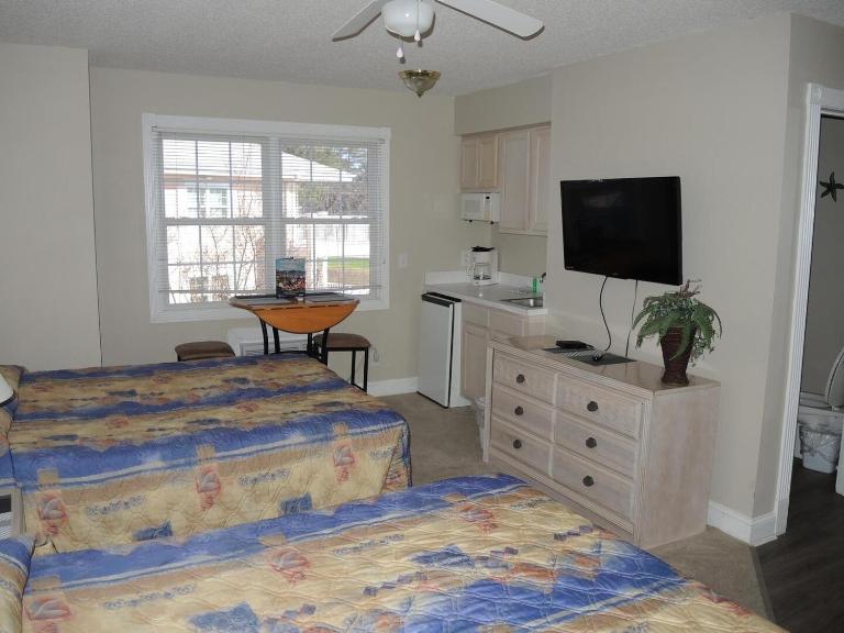 Brunswick Plantation Studio Home 407L with Onsite Golf Course and Pools studio - B&B Calabash