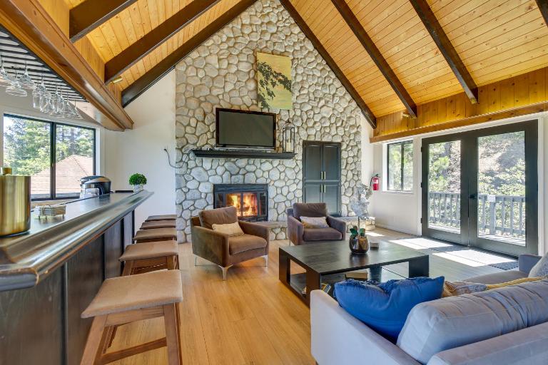 Lake Views & Game Room! Lake Arrowhead 3-King Gem - B&B Lake Arrowhead