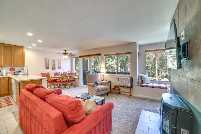 Quiet Condo w/ Great Views, 1/2 Mi to Eagle Lodge! - Ferienwohnung Mammoth Lakes