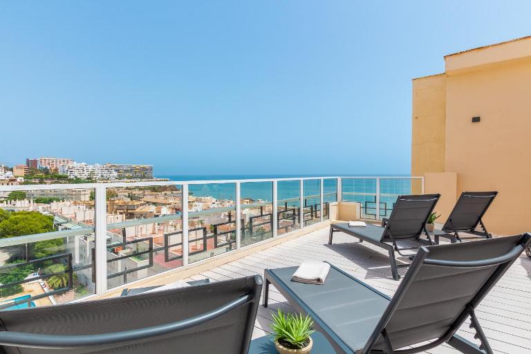 Crystalline View's of Carihuela - 3 bedrooms Penthouse - Bed and Breakfast Torremolinos