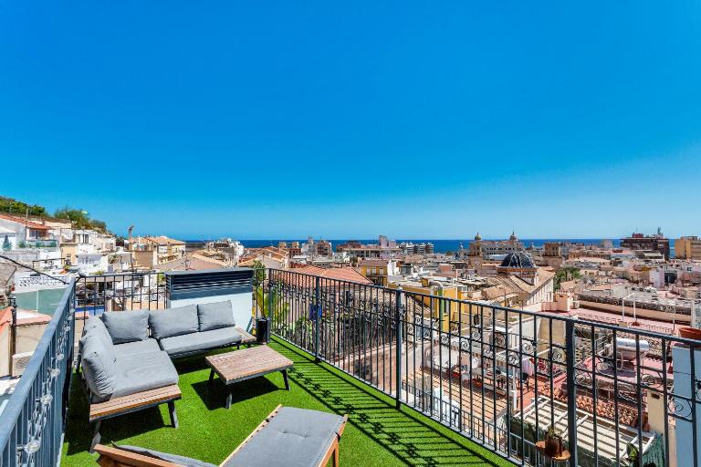 Apartaestudios Evolution Luxury - B&B Alicante
