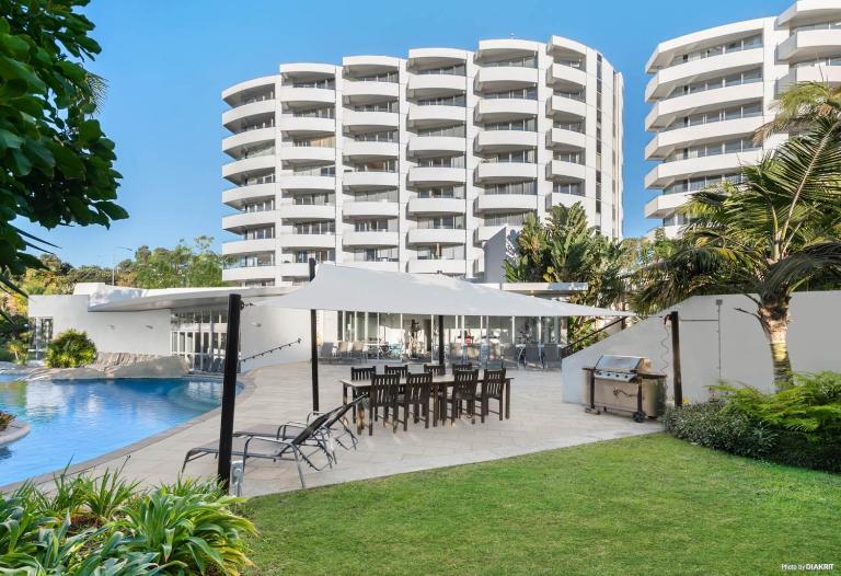 Le Mirage- Stylish, central apartment with pools, sauna, more - B&B Auckland