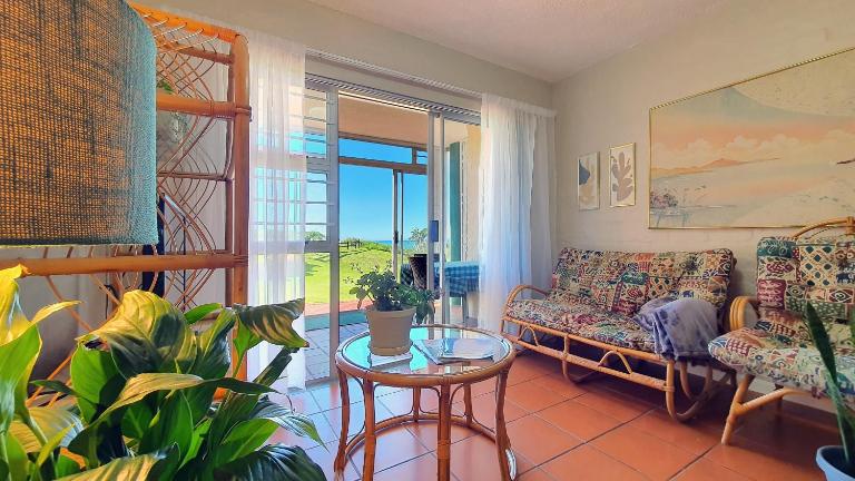 Escape to Paradise: Beachside Apartment - Bed and Breakfast Jeffreys Bay