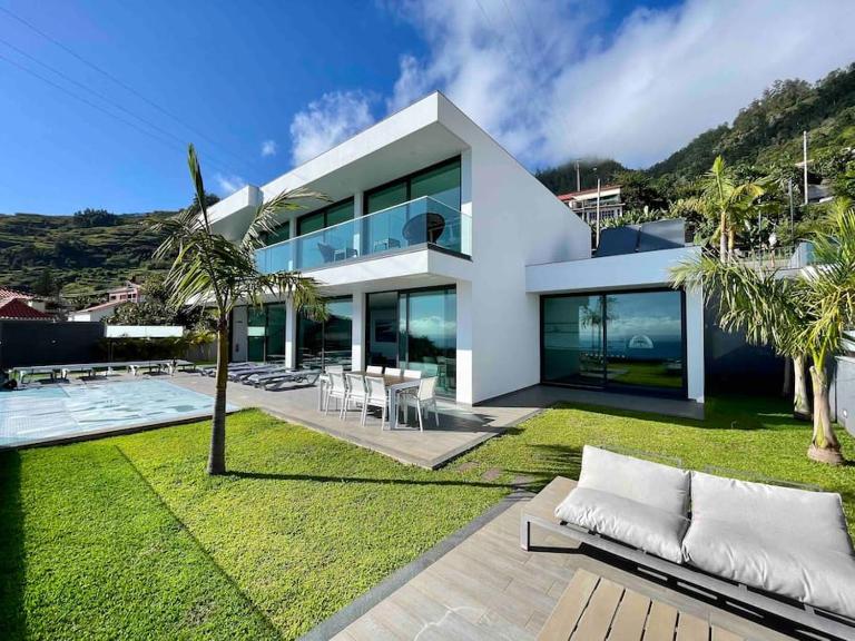 Panoramic View: Lux 3 bed with heated pool - B&B Arco da Calheta