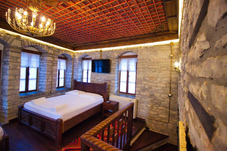 Duplex Apartment KANDILE - Bed and Breakfast Gjirokastër