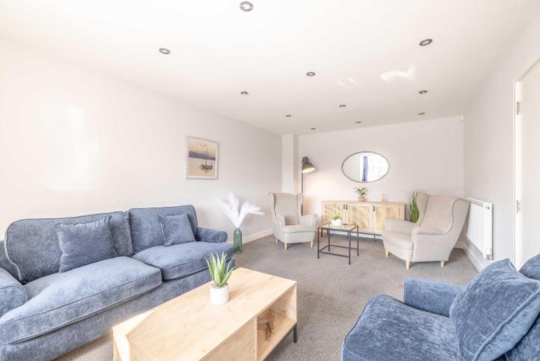 Spacious 4 Bed - Near Uxbridge, Heathrow & PARKING - By Tempstay - Chambres d'hôtes Slough