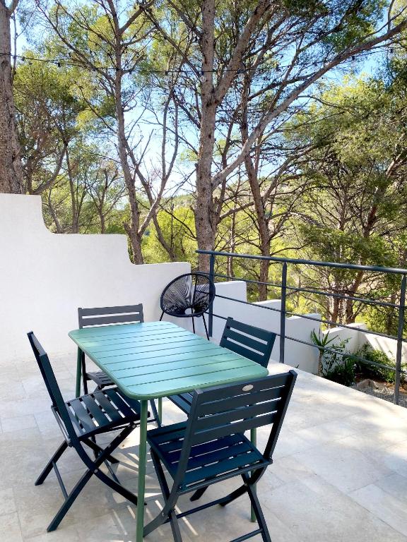 Évasion en calanque - Terrasse, jardin & criques - Bed and Breakfast Ensuès-la-Redonne