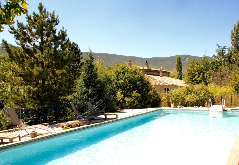 Le Moulin de la Viorne, gîte avec piscine au cœur de la nature en Haute-Provence - B&B Les Omergues