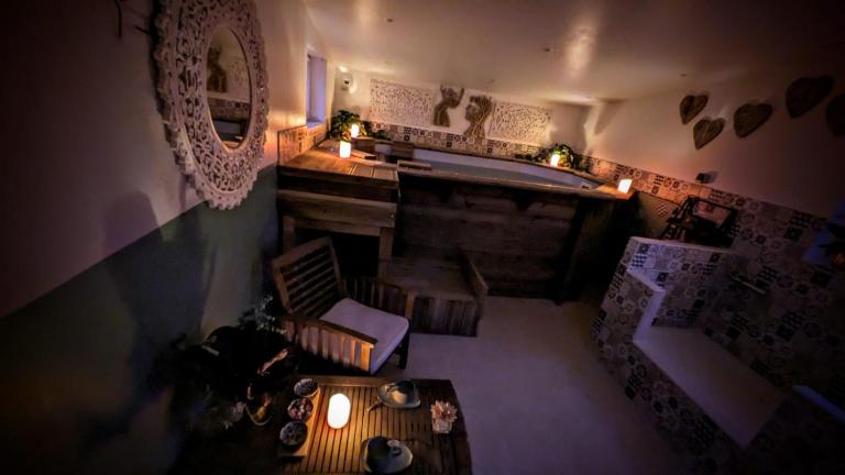 Studio de charme avec piscine de relaxation - Bed and Breakfast Moyaux