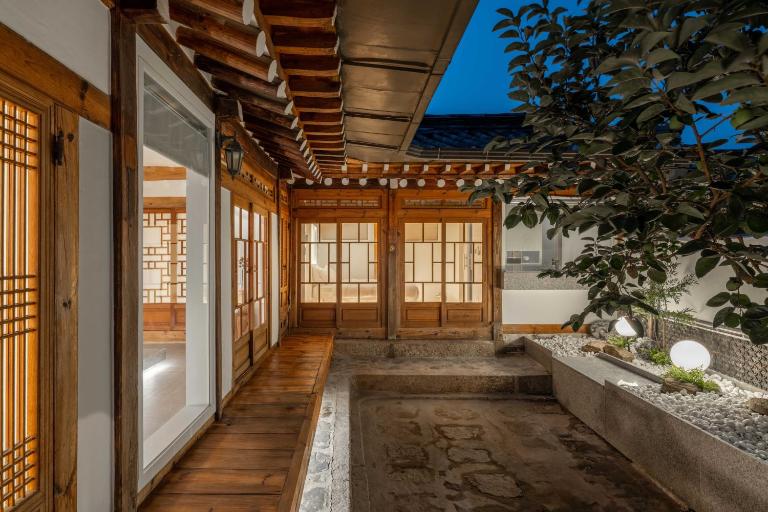 Luxury Hanok Bukchon Summit - B&B Seul