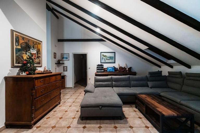 Spacious 3BR Apartment 5th floor - B&B Fiume