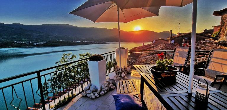 La terrazza sul lago Turano - Chambres d'hôtes Castel di Tora