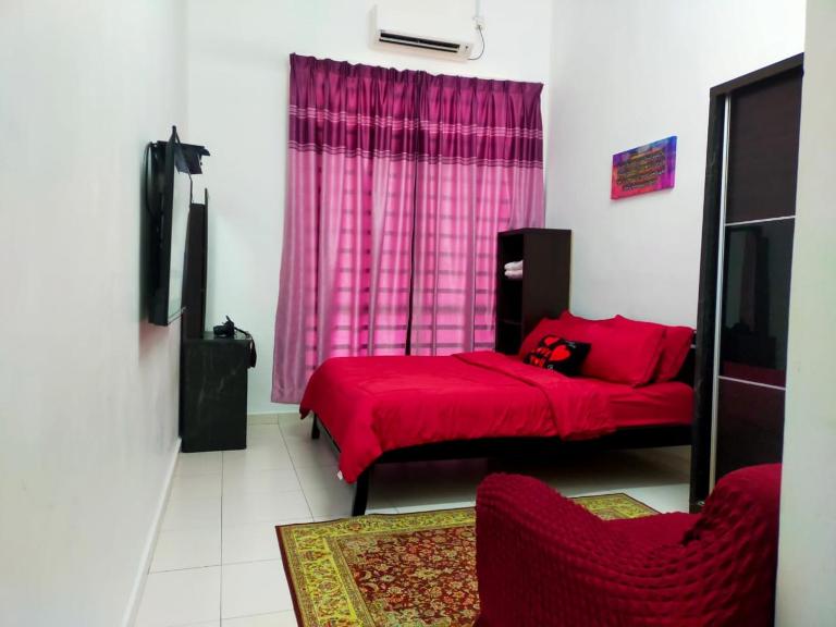 Kuantan Homestay WiFi Viu PS4 BBQ by Zaryqa - B&B Kuantan