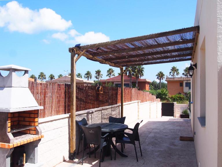Casa en l'Ampolla, patio y bbq, cerca de la playa, Pet Friendly - B&B L'Ampolla
