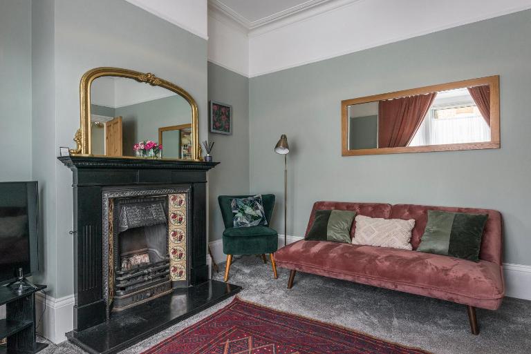 Picton House- 3 bed house with decking and garden, central Ramsgate - B&B Ramsgate
