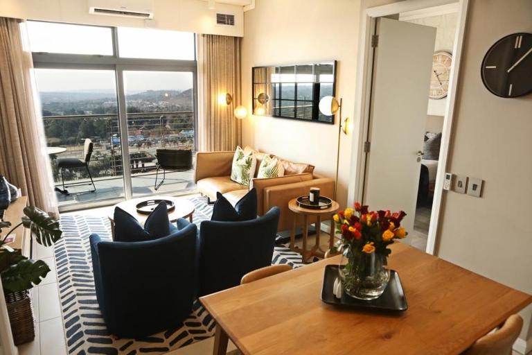 Menlyn Trilogy - 2 Bedroom & Great Views - No Loadshedding - B&B Pretoria