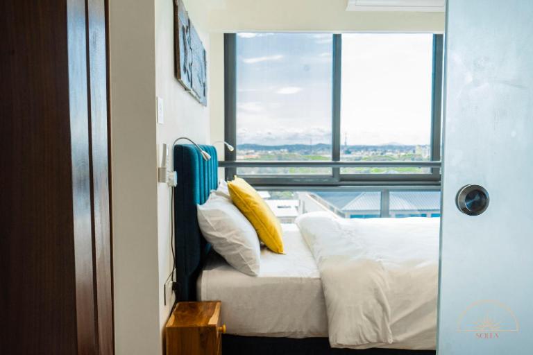 SOLEA 1 bedroom apartment - Central, comfortable, cozy, balcony, pool, gym - B&B Accra