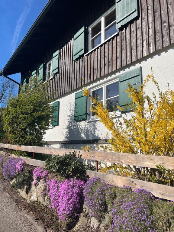 Stilvolles Ferienhaus Chalet 1750 im Allgäu - 200qm - beste Ausstattung - traumhafter Blick - bis 8 Personen - B&B Weiler-Simmerberg