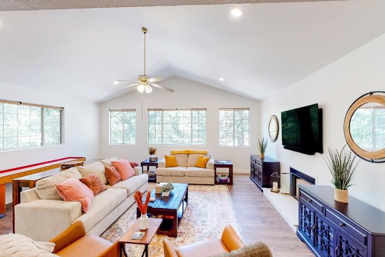 Lake Gregory Escape - B&B Crestline