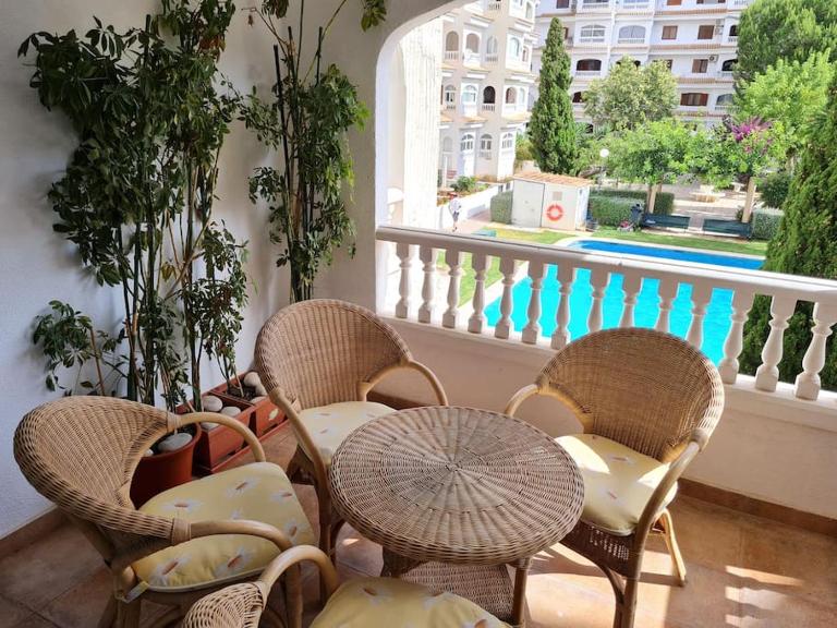 Nice and cozy flat with pool next to the beach - B&B Alboraya