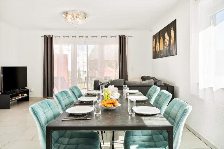 Großzügiges Apartment für 6 nahe Frankfurt, Balkon, Große Küche, Parkplatz - Ferienwohnung Karben