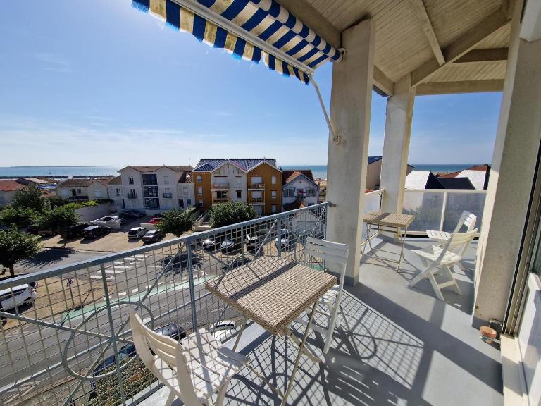 Duplex 3 pièces à deux pas de la plage avec parking - 4 pers - FR-1-706-16 - Bed and Breakfast Châtelaillon-Plage