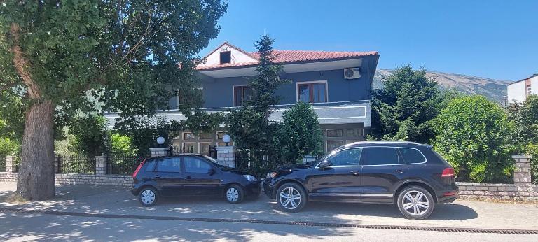 Wild River Guesthouse - Bed and Breakfast Përmet