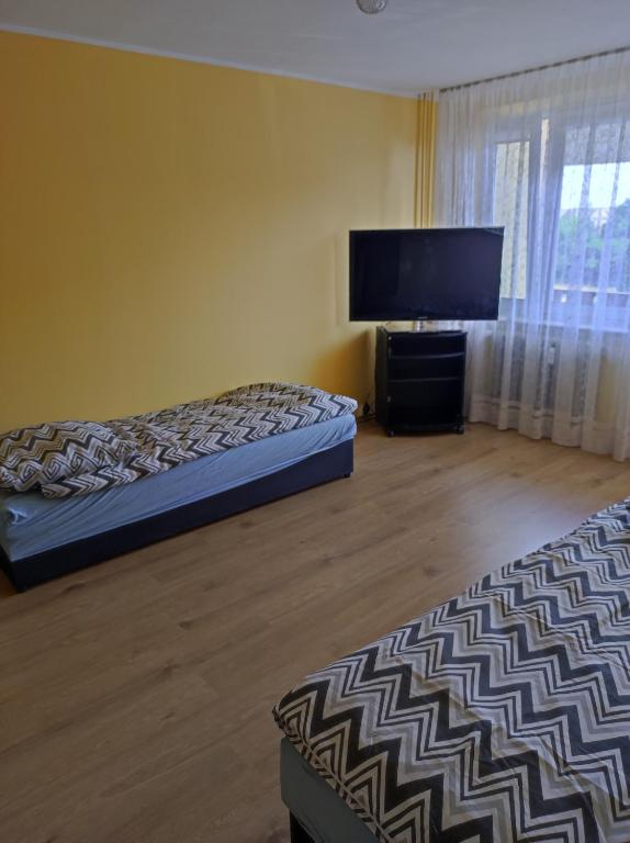 3 pokoje Myszków - Przestronne mieszkanie w centrum Myszkowa dla firm i nie tylko - Chambres d'hôtes Myszków