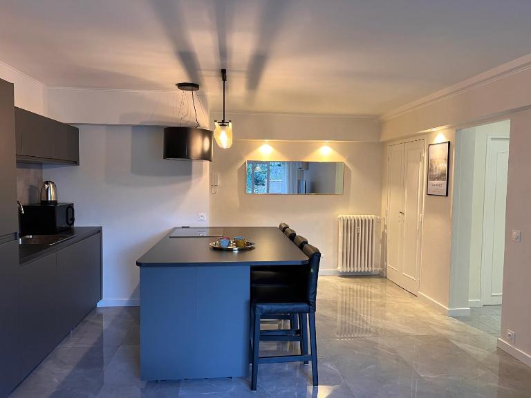 Les Arènes - Cannes centre, Charmant 2 pièces récemment rénové de 45 m2 avec sa terrasse de 10 m2 - B&B Cannes
