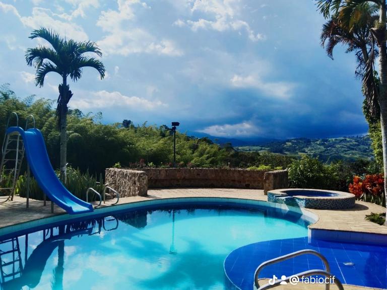 Finca BellaVista, Lago Calima: Hermosos Paisajes - B&B Darien