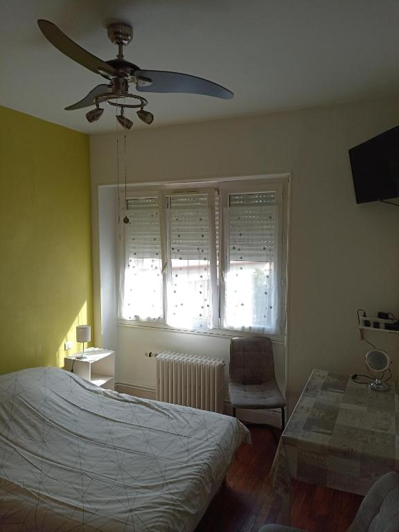 Chambre meublée au cœur de ville - chez l'habitant - B&B Le Creusot
