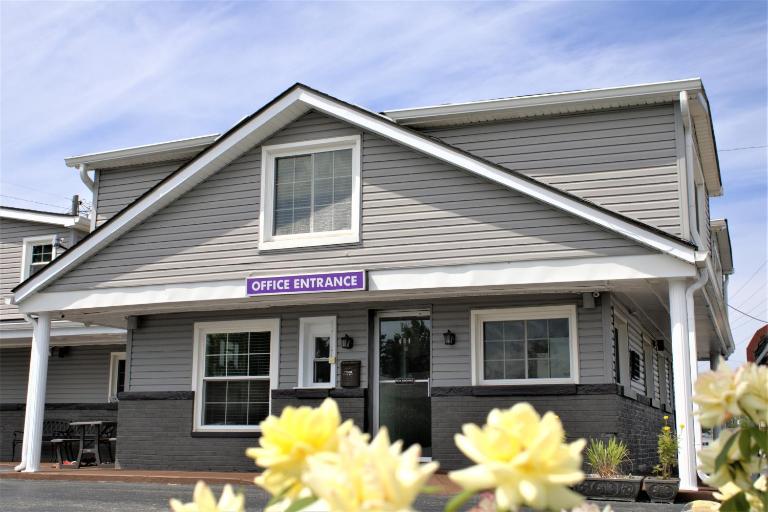HavenPointe Inn & Suites - Bed and Breakfast Scottsburg