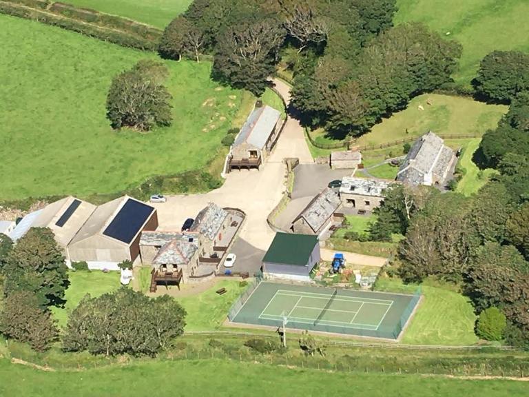 Fentrigan Manor Farm & Holiday Cottages - B&B Bude