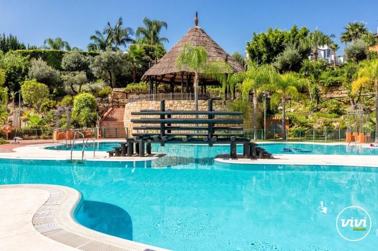 ViVi Homes - Boho Sunrise Alminar Pool, Garden & Terrace - Chambres d'hôtes Marbella
