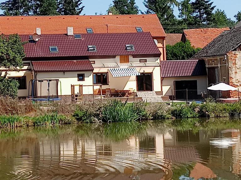 Cosy house for relaxing and sightseeing - B&B Honezovice